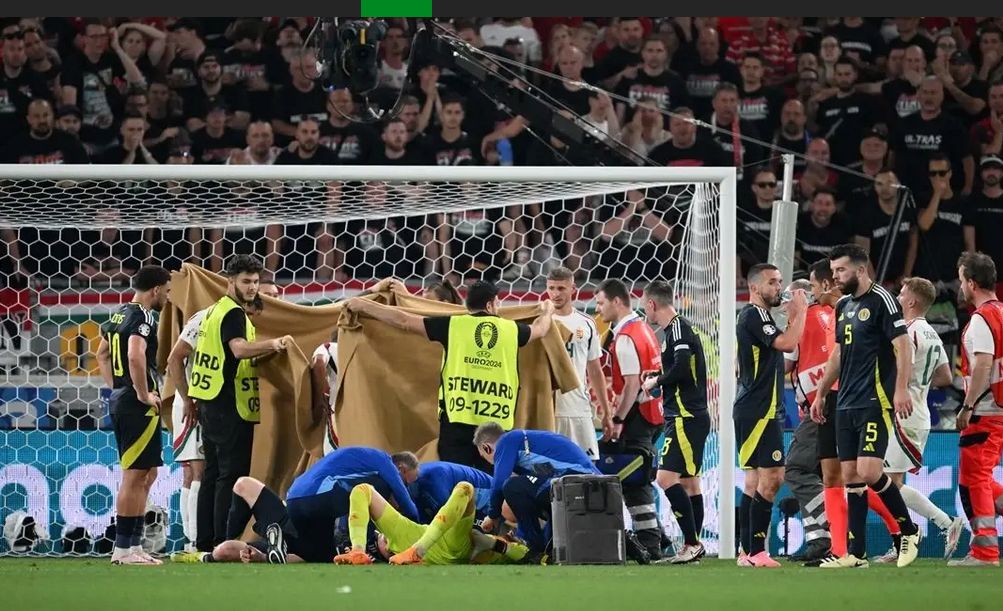 Napadač je odveden u bolnicu nakon što je zadobio frakturu jagodične kosti tokom pobjede njegove ekipe nad Škotskom od 1:0 na Evropskom prvenstvu u Njemačkoj