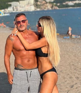 Trenutno uživa na ljetovanju u Crnoj Gori                                                            