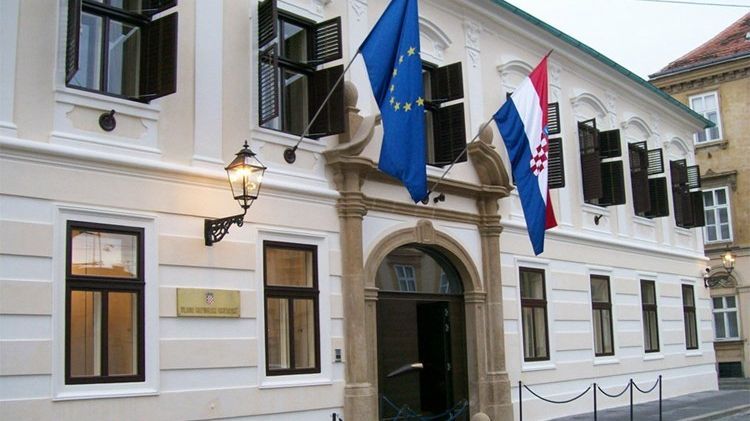 Stanje unesrećenog muškarca još uvijek nije poznato, kao ni motiv zbog kojeg je to učinio