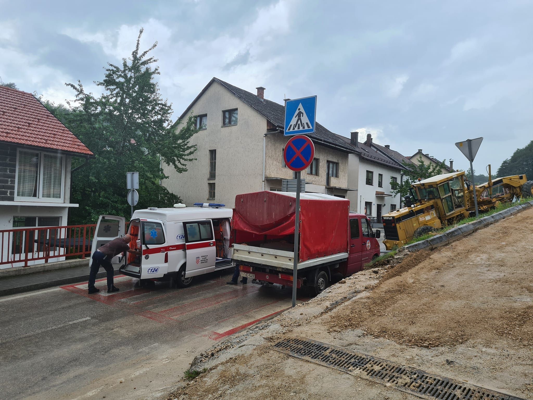 Drama u bh. gradu: Vozač izgubio kontrolu nad grederom pa iskočio, teško je povrijeđen