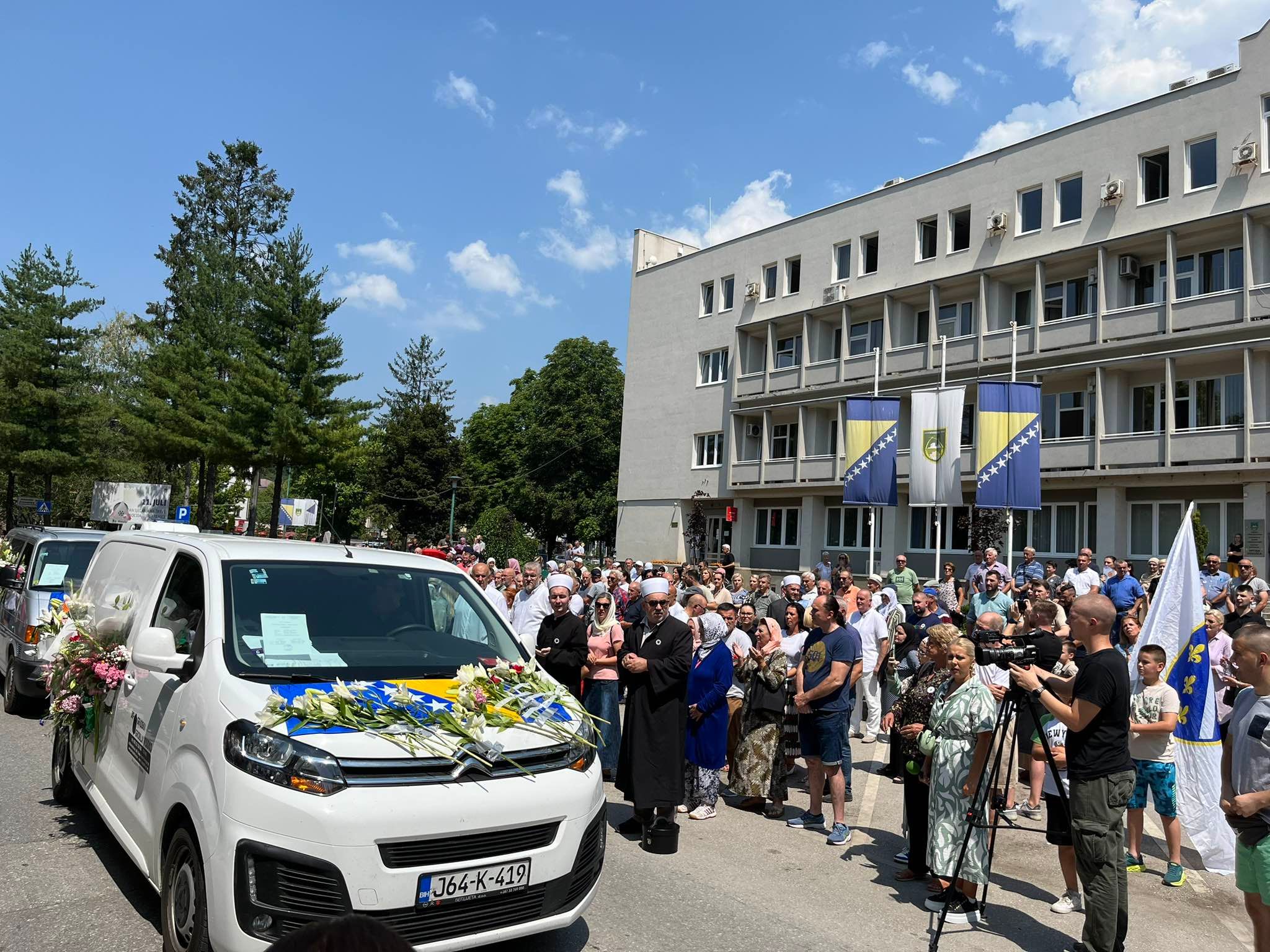 Ispratili smo kolonu s tabutima iz Vogošće: I najmlađi odali počast žrtvama genocida