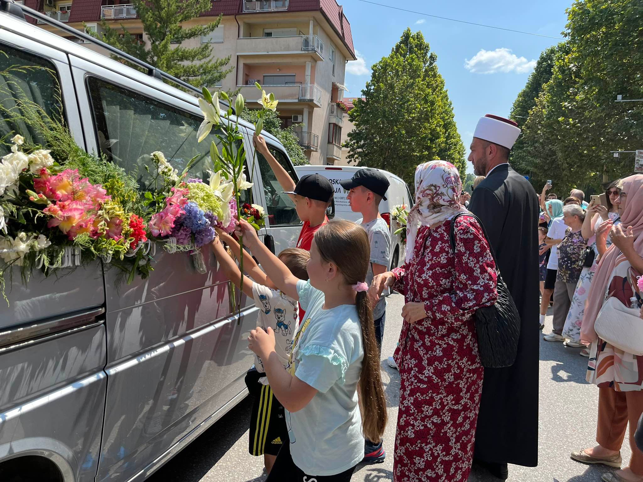 Ispratili smo kolonu s tabutima iz Vogošće: I najmlađi odali počast žrtvama genocida