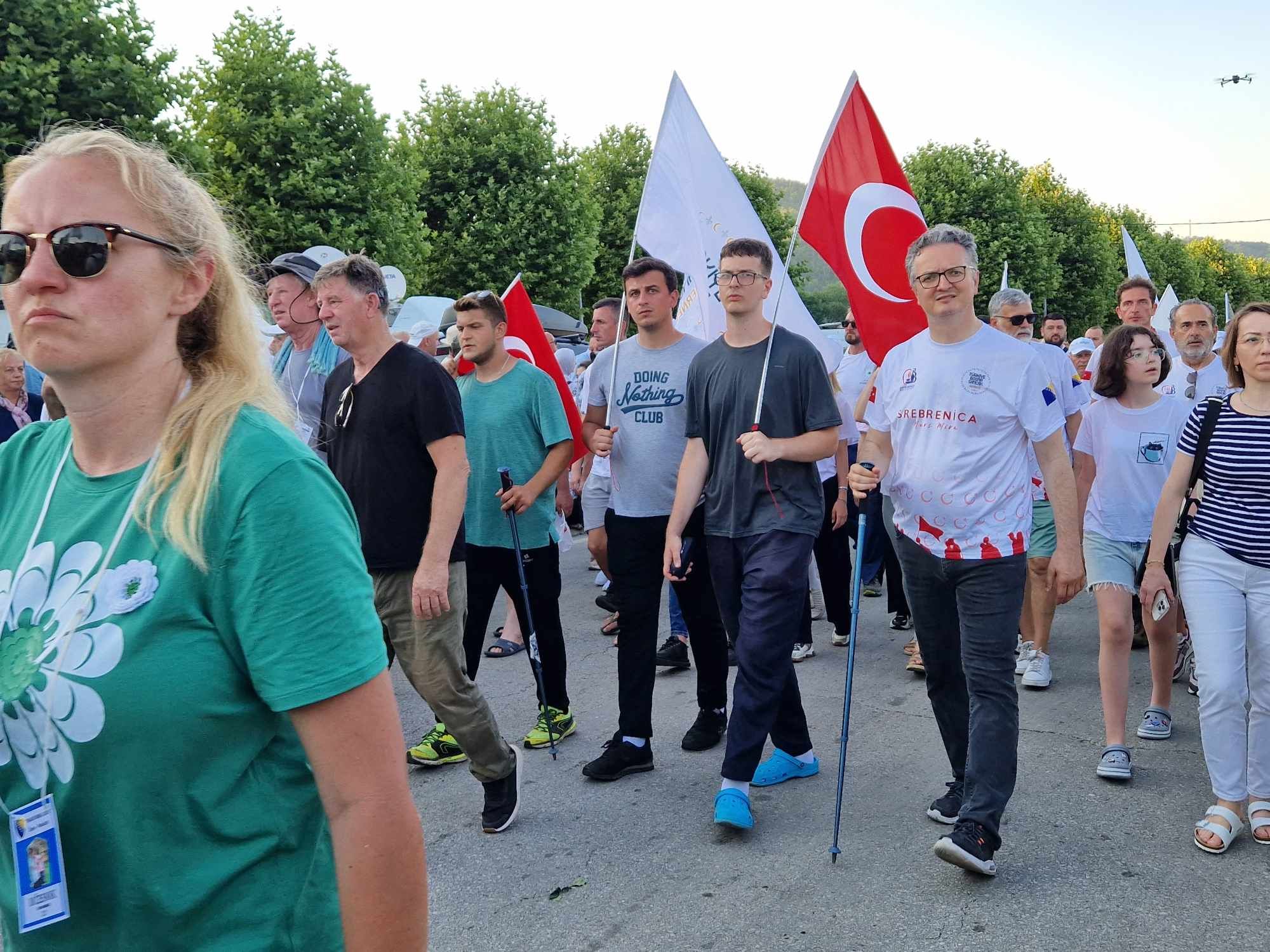 Marš mira počeo je tradicionalno u Nezuku, selu u kojem su preživjeli Srebreničani našli spas nakon proboja do slobodnog teritorija