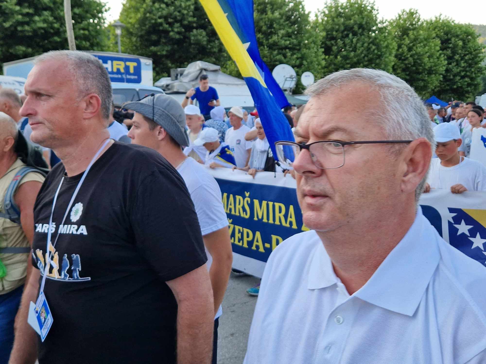 Marš mira počeo je tradicionalno u Nezuku, selu u kojem su preživjeli Srebreničani našli spas nakon proboja do slobodnog teritorija