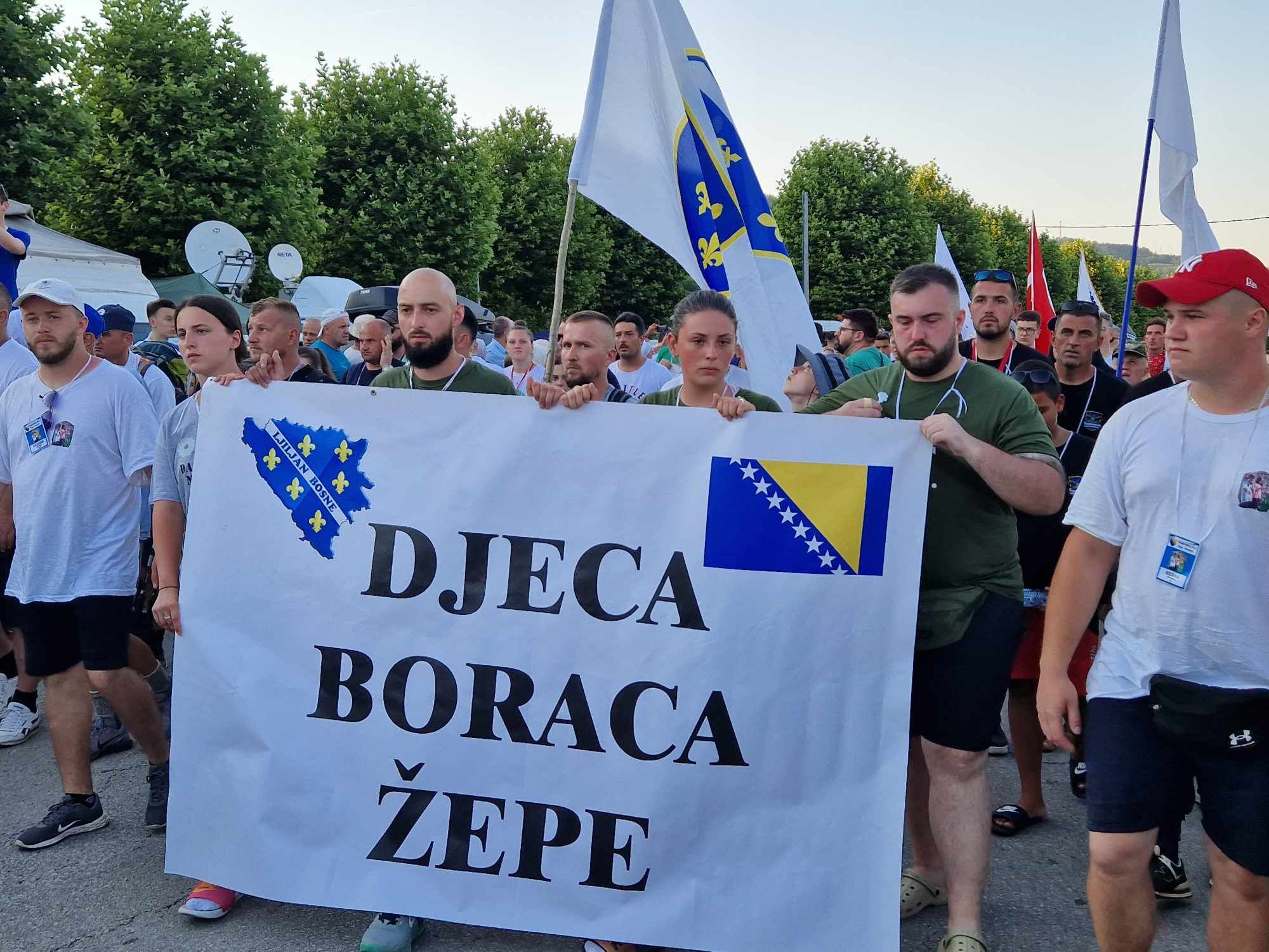 Marš mira počeo je tradicionalno u Nezuku, selu u kojem su preživjeli Srebreničani našli spas nakon proboja do slobodnog teritorija