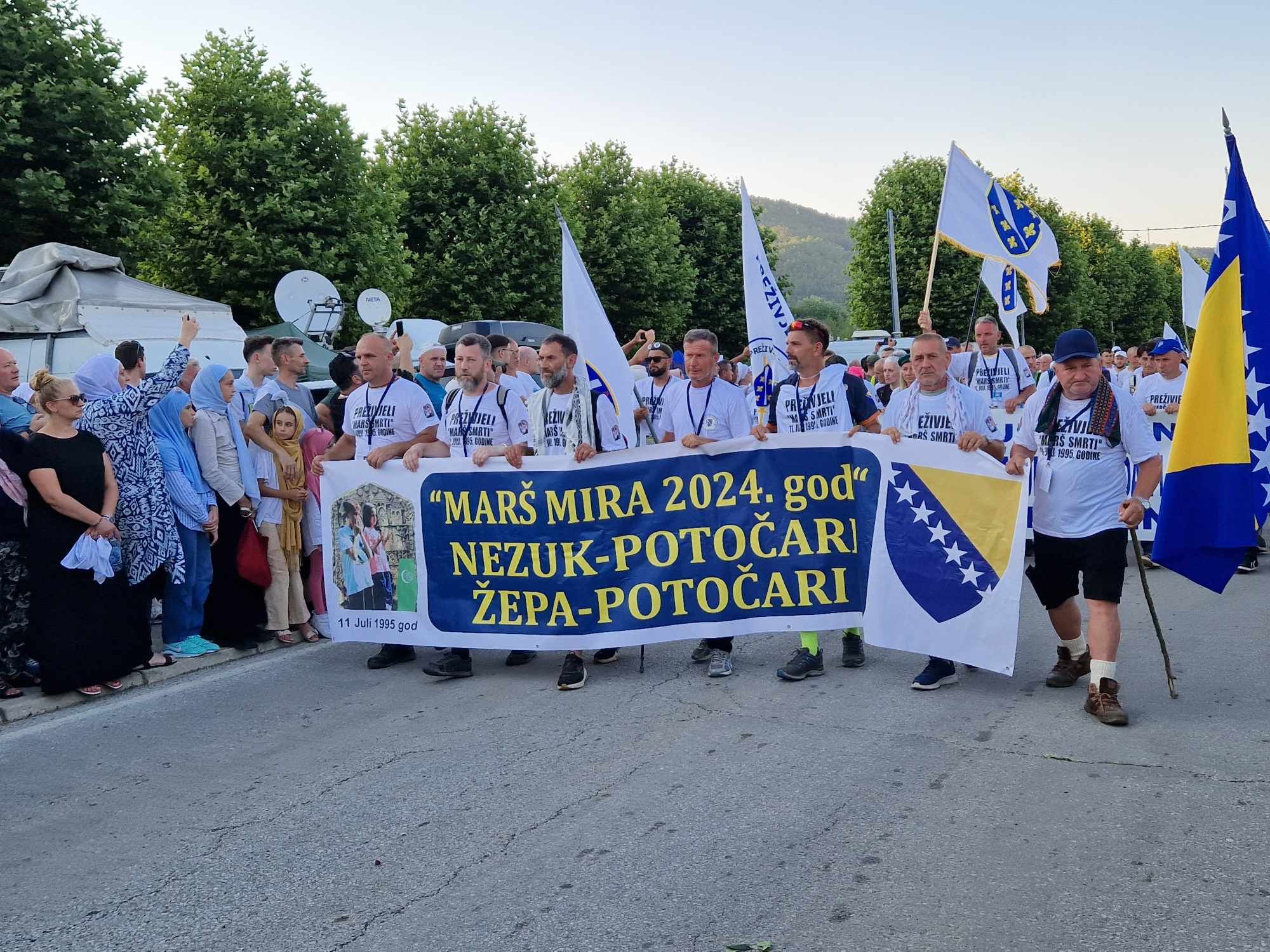 Marš mira počeo je tradicionalno u Nezuku, selu u kojem su preživjeli Srebreničani našli spas nakon proboja do slobodnog teritorija
