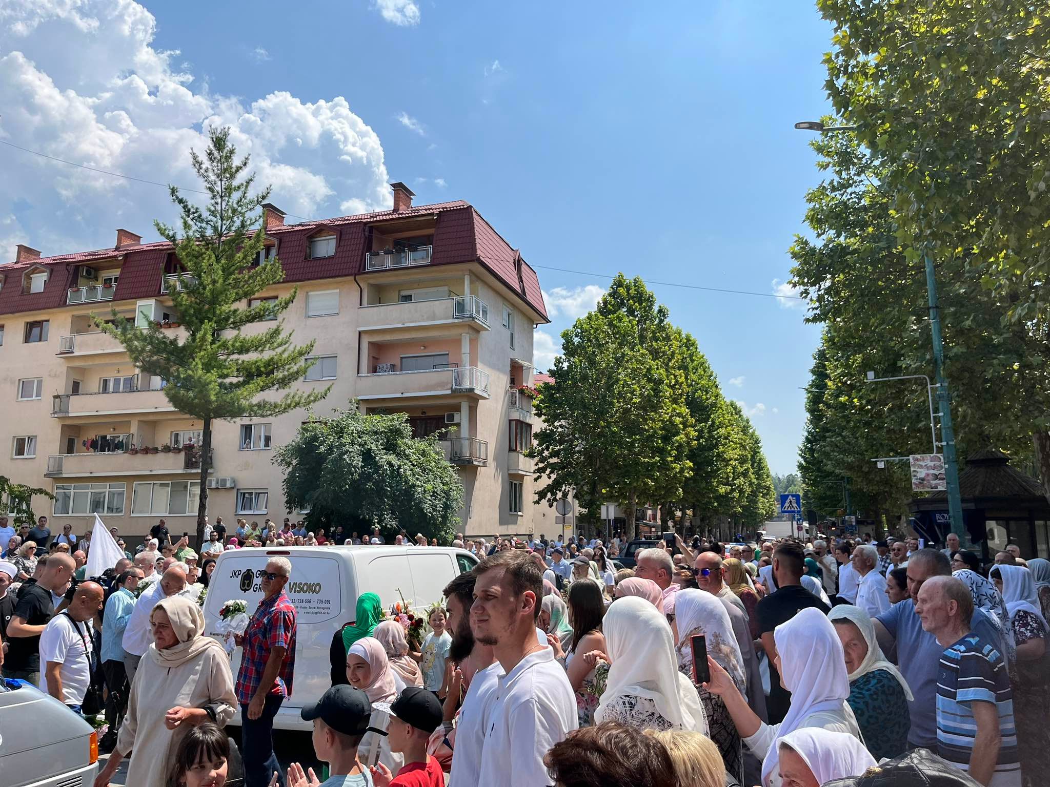 Ispratili smo kolonu s tabutima iz Vogošće: I najmlađi odali počast žrtvama genocida