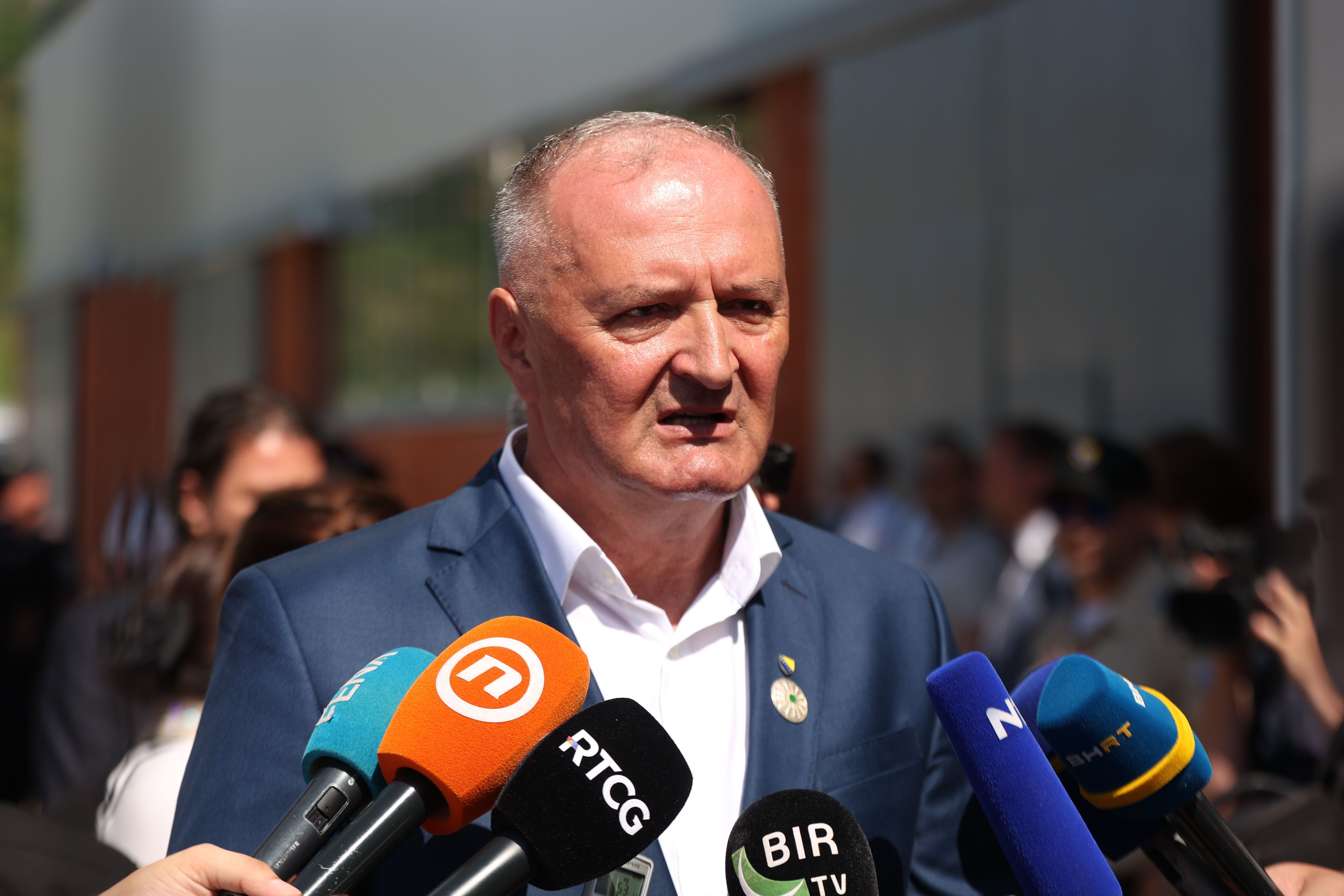 U ovoj državi ima najmanje dvije trećine ljudi koji vole ovu državu i nema razloga da se boje nekoga