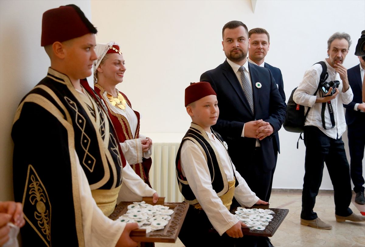 Genocid u Srebrenici još uvijek traje i on je ušao u posljednju fazu koja se zove negiranje genocida.