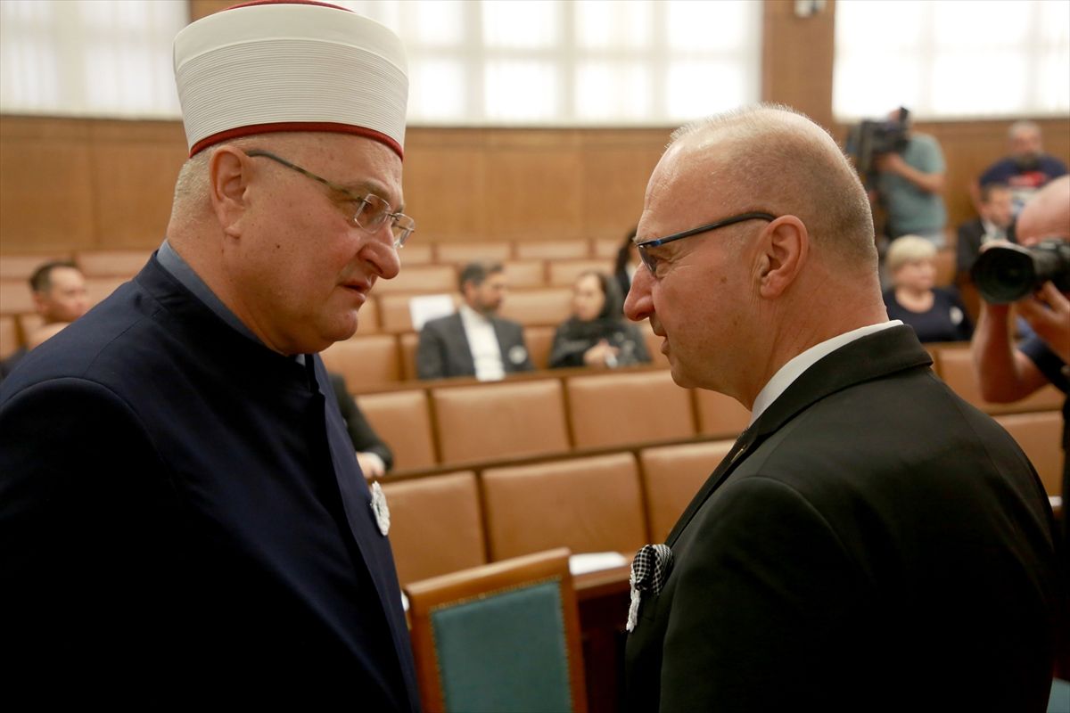 Genocid u Srebrenici još uvijek traje i on je ušao u posljednju fazu koja se zove negiranje genocida.
