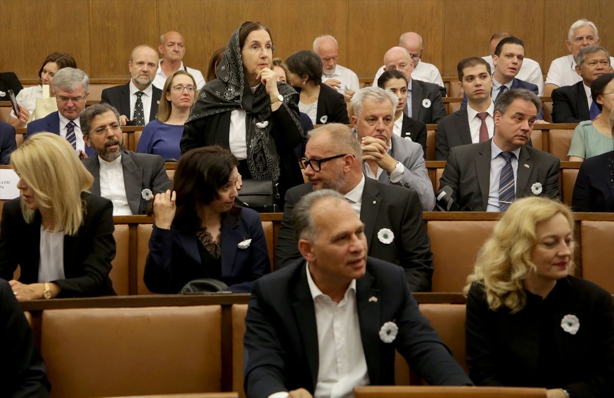 Genocid u Srebrenici još uvijek traje i on je ušao u posljednju fazu koja se zove negiranje genocida.