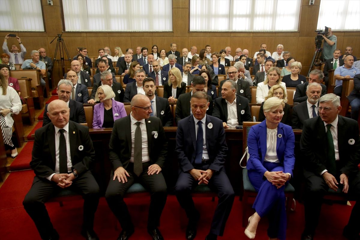 Genocid u Srebrenici još uvijek traje i on je ušao u posljednju fazu koja se zove negiranje genocida.