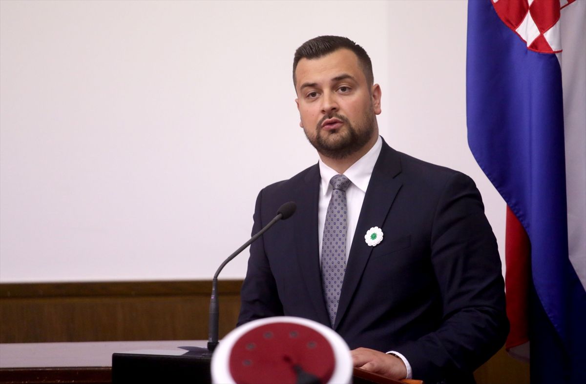 Genocid u Srebrenici još uvijek traje i on je ušao u posljednju fazu koja se zove negiranje genocida.
