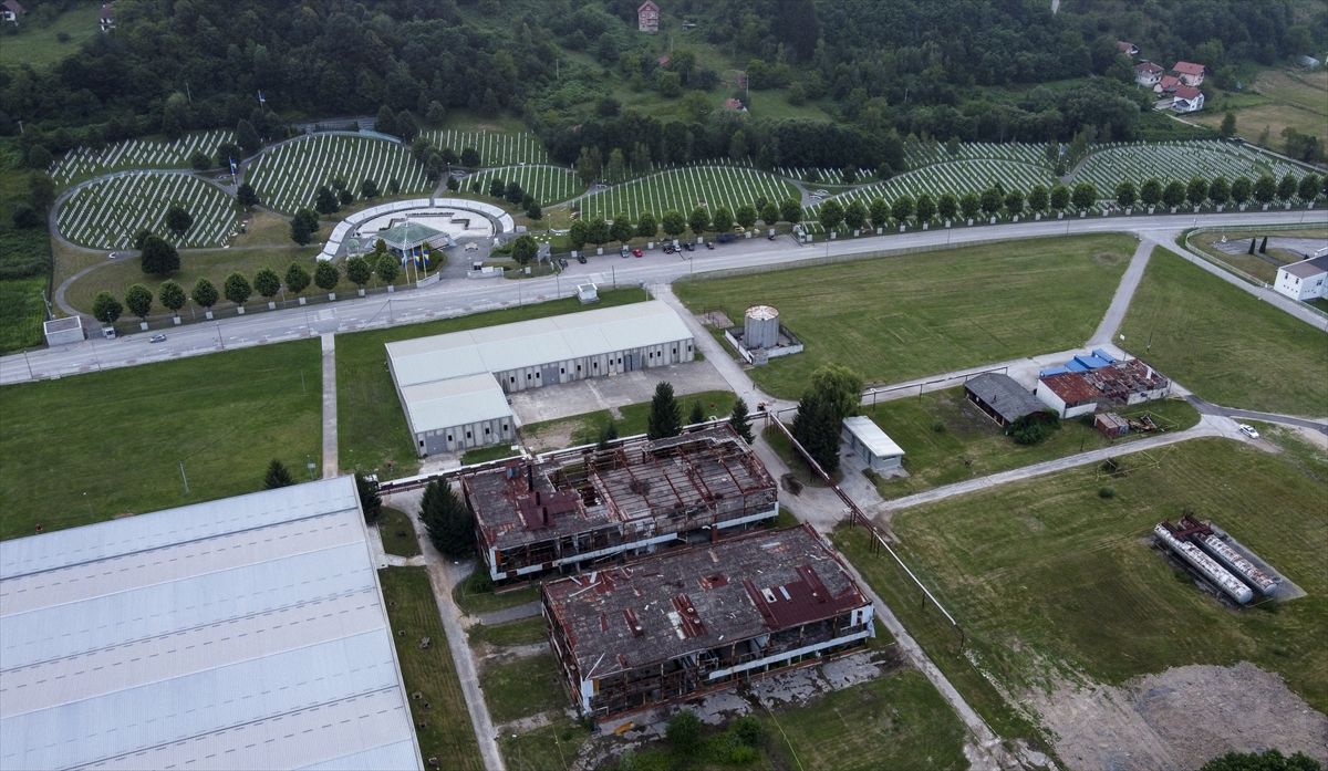 Mezarje Memorijalnog centra iz zraka: Bijeli nišani svjedoci genocida nad Bošnjacima