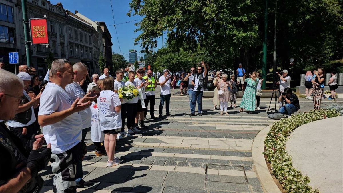 Motociklisti su krenuli s Ilidže, a potom su formirali kolonu te uz policijsku pratnju napravili defile kroz Sarajevo.
