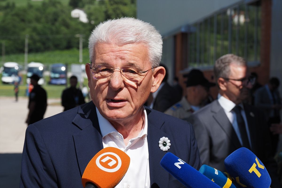 Mi nikada nećemo prestati da se borimo za civilizacijske ciljeve, a to je civilizacijski cilj odati poštovanje žrtvama, zatražiti kaznu za zločince jer mnogi još nisu odgovarali