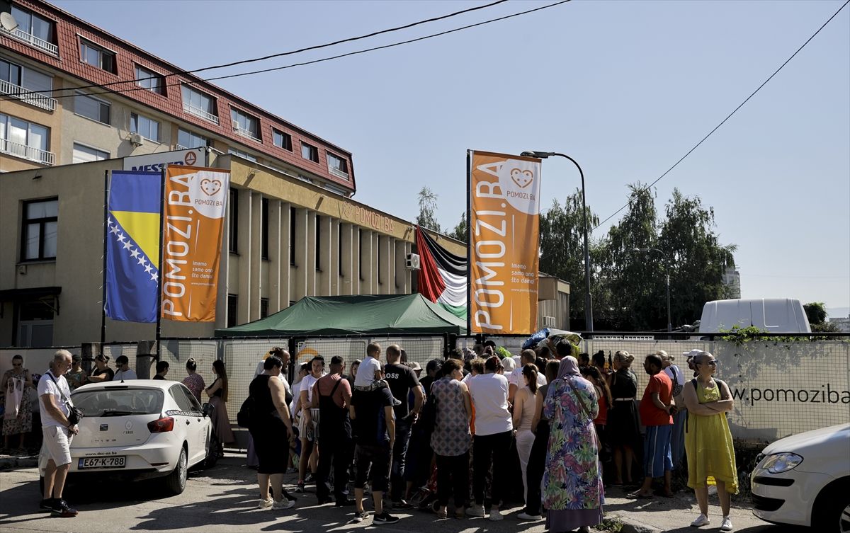 Naš tradicionalni bazar počeo je jutros u 10 sati i družimo se do 17. Sugrađani mogu kupiti nove i polovne stvari, a prihod od mjesečnog bazara ide za narod Gaze. 