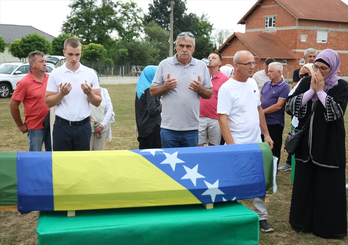 Hata iz Čarakova, koja je muža ispratila s kćerkama Saminom i Eminom kaže da za ovako nešto čovjek ne može biti spreman
