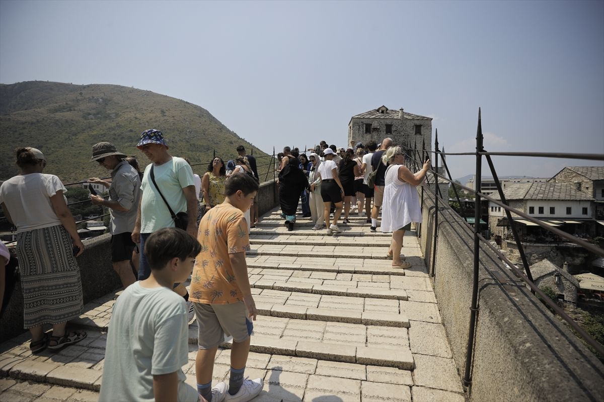 U srcima Mostaraca Stari most je živio i kad je bio srušen: Danas je on simbol mira