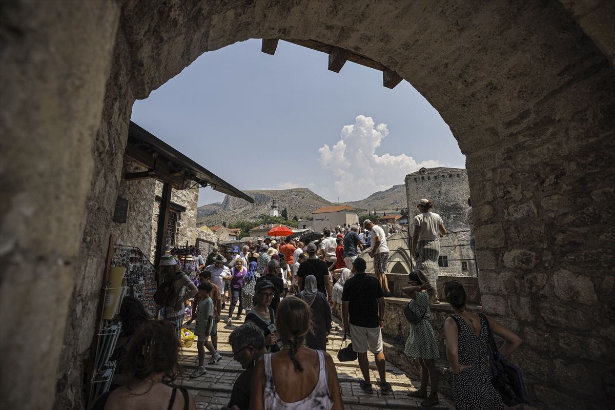 U srcima Mostaraca Stari most je živio i kad je bio srušen: Danas je on simbol mira