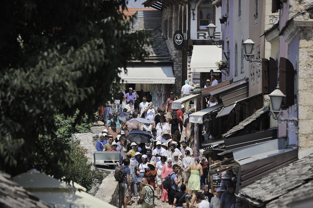 U srcima Mostaraca Stari most je živio i kad je bio srušen: Danas je on simbol mira