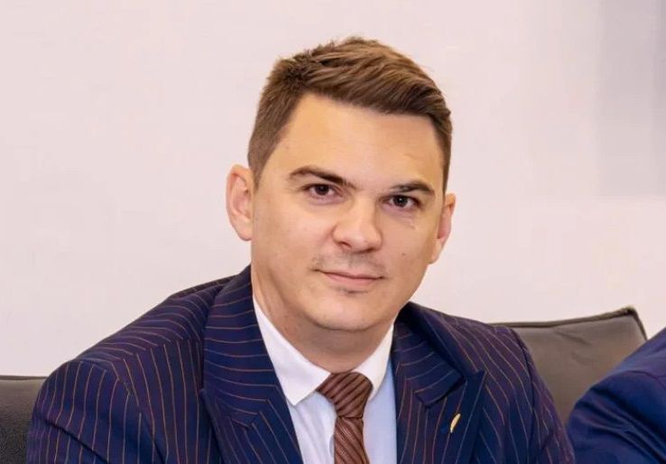 Odlučili smo da otpočnemo saradnju sa Pokretom Evropa sad i još jednom smo pokazali povjerenje našem lideru Ervinu Ibrahimoviću, zaključio je Šahmanović