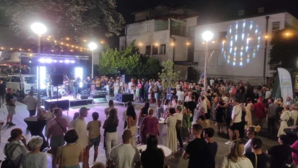 Alem Kadić otvorio Jablaničko ljeto svojom pjesmom “Jablanice Moja”!