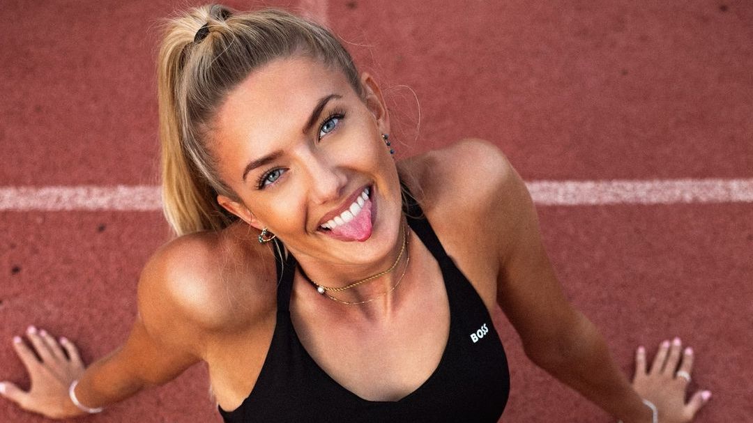 Osim u svijetu sporta, veoma je aktivna na društvenim mrežama, a na Instagramu ima više od pet miliona pratitelja