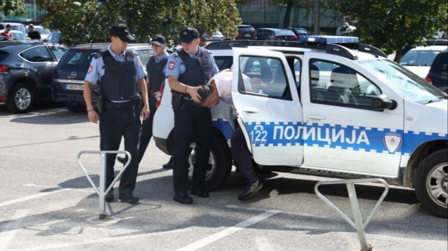Navodio maloljetnu osobu da se fotografiše i pošalje mu fotografije