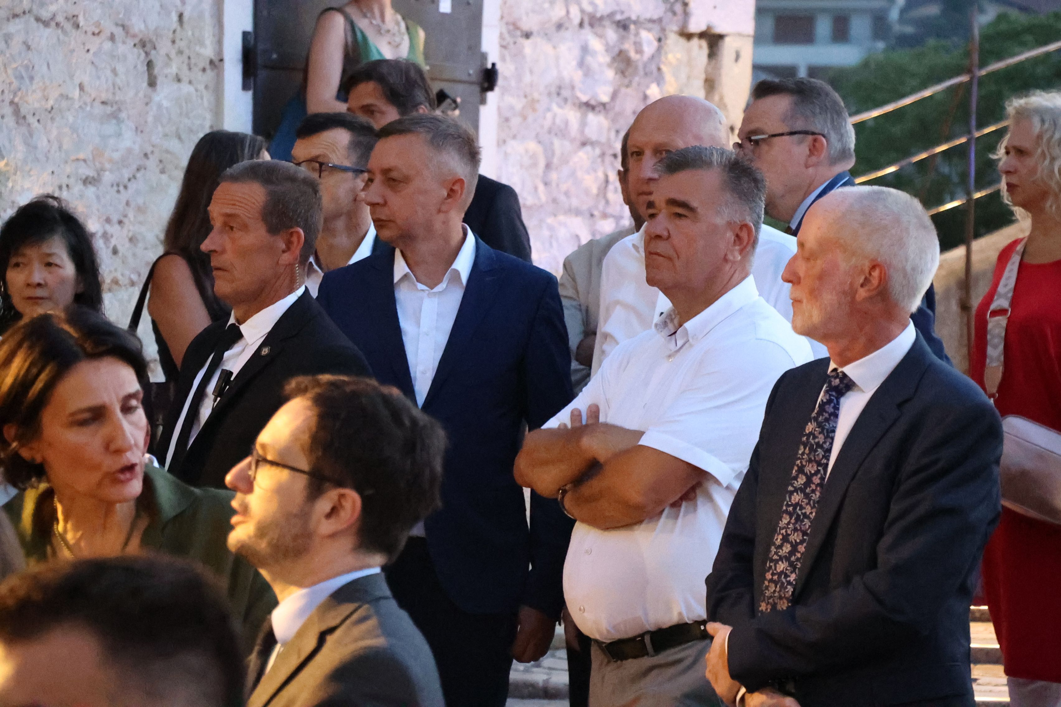 Uoči mirovne večere, koja se održava na terasi Centra za mir i multietničku saradnju Mostar, upriličen je performans 