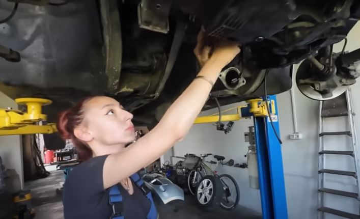 Bejta čak spava sa svojim igračkama autićima, a posebno voli BMW automobile