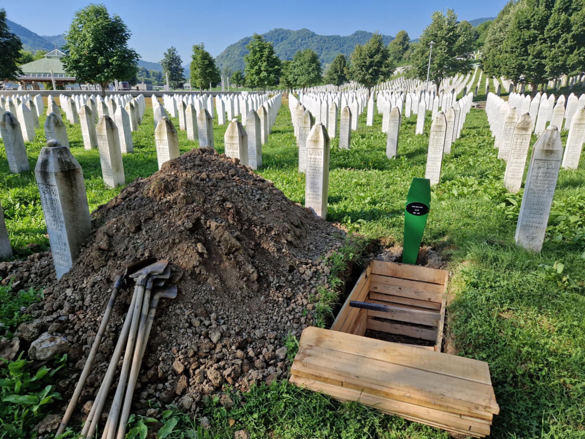On je u julu 1995. godine ubijen na području Sućeske kod Bratunca, a njegovi posmrtni ostaci su ekshumirani u maju 2023. godine na području općine Srebrenica