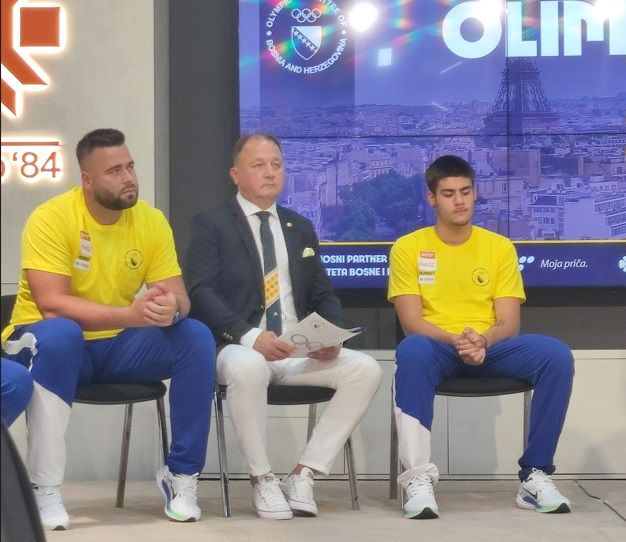 Na otvaranju Igara, zastavu će nositi Larisa Cerić i Mesud Pezer, dok će na zatvaranju zastavu ponijeti Lana Pudar