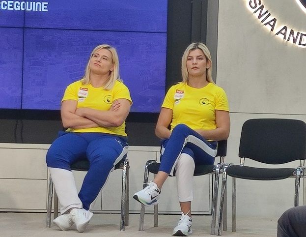 Na otvaranju Igara, zastavu će nositi Larisa Cerić i Mesud Pezer, dok će na zatvaranju zastavu ponijeti Lana Pudar