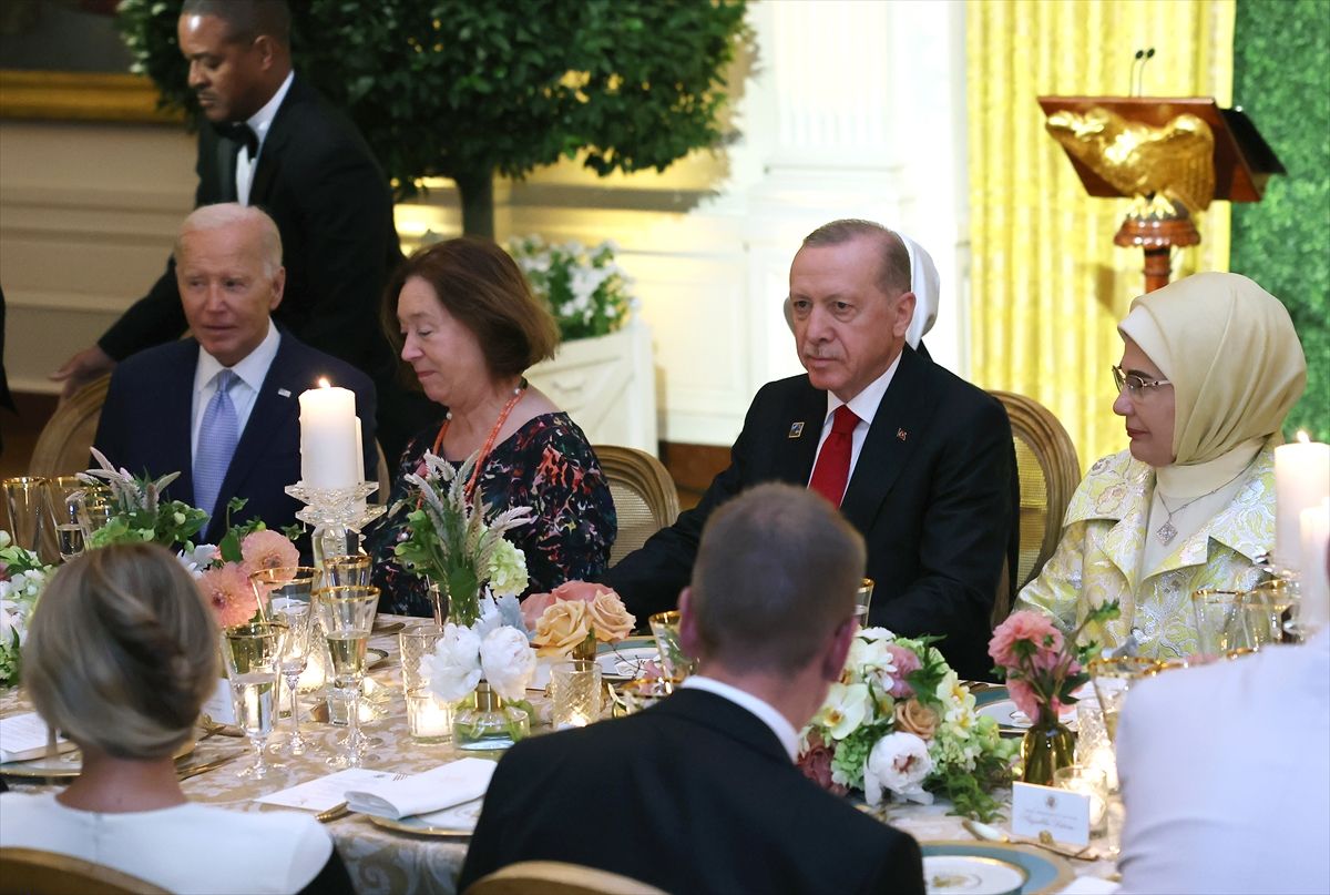 Biden organizovao večeru za NATO lidere