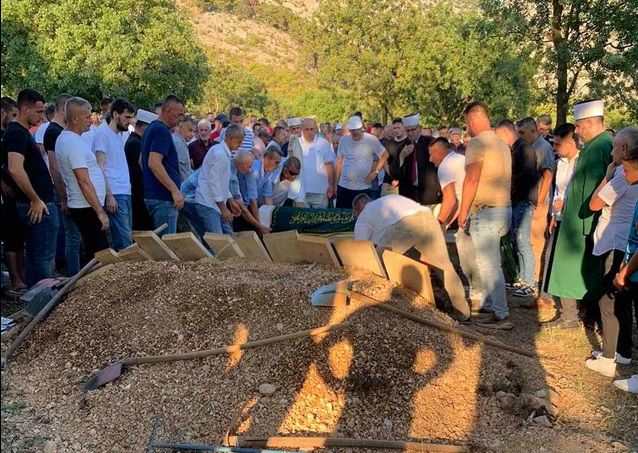 Na dženazi je bio i Željko Mijailović koji je stigao posljednji put oprostiti se od mladića kojem je bio spreman donirati jetru