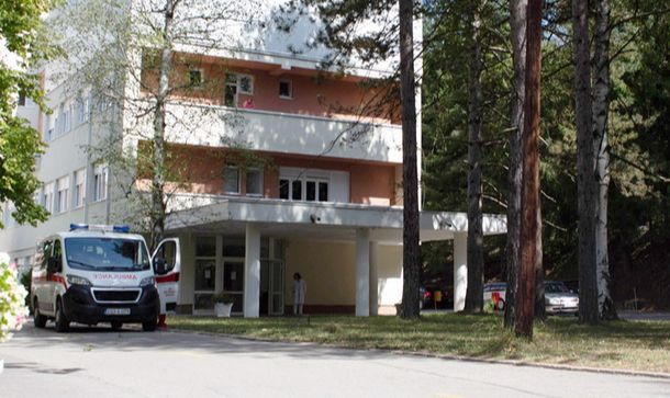 Kulićeva je kao zdravstveni radnik postupala suprotno pravilima struke, a usljed tog neadekvatnog postupanja novorođenče je sa pomoćnog stola ispalo na pod