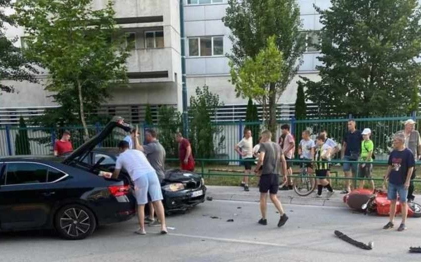  U ovoj saobraćajnoj nezgodi teške povrede opasne po život zadobio je vozač K.K. (30), a ljekarska pomoć mu je ukazana na KUM-u UKC u Sarajevu