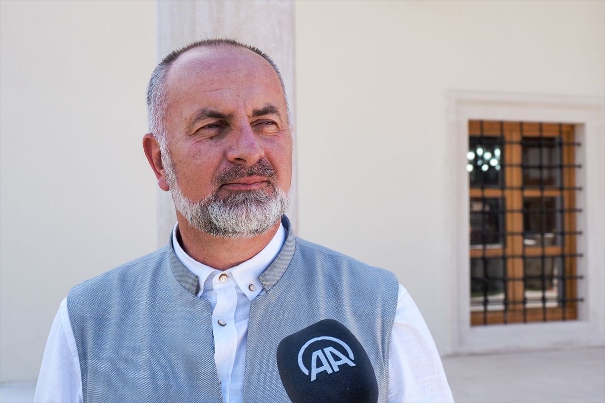 Prvi put je sagrađena 1570. godine na inicijativu Sinan – bega Boljanića, zeta velikog vezira Osmanskog carstva Mehmed – paše Sokolovića
