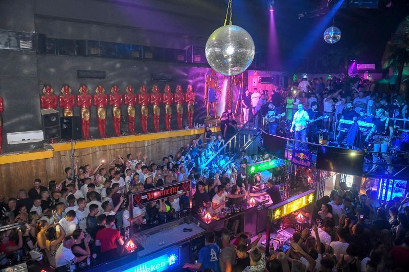 Nakon potvrde da je dojava bila lažna, koncert je nastavljen