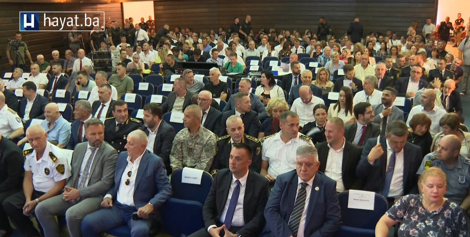 U jednoj državi može da ne funkcioniše i ekonomija i privreda i sve ostalo, ali policija mora da funkcioniše, poručio je resorni ministar Ramo Isak