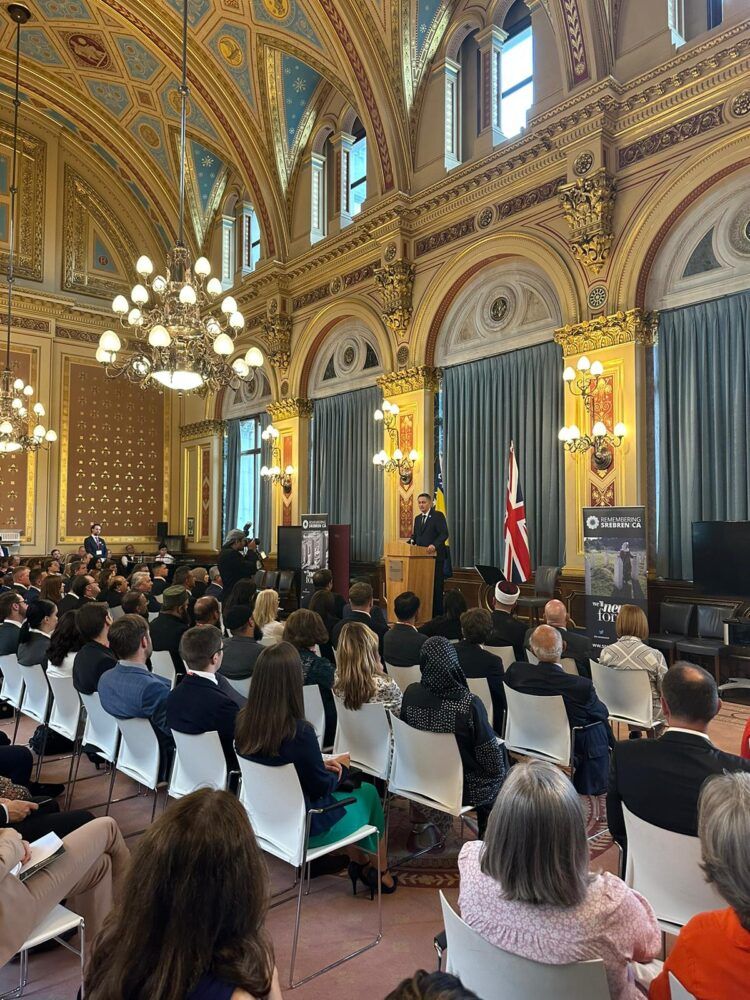 Bećirović na Nacionalnom danu sjećanja UK na Srebrenicu: Zaustavimo novo zlo u BiH