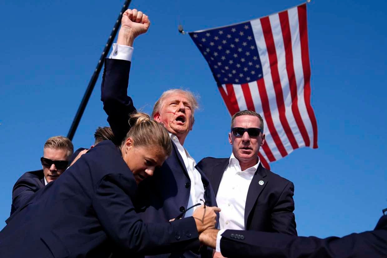 Trump: Metak mi je probio uho, mnogo sam krvario
