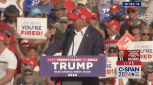 Trump je napustio lokalnu bolnicu nakon što je upucan u uho, potvrdila su dva izvora za CBS News