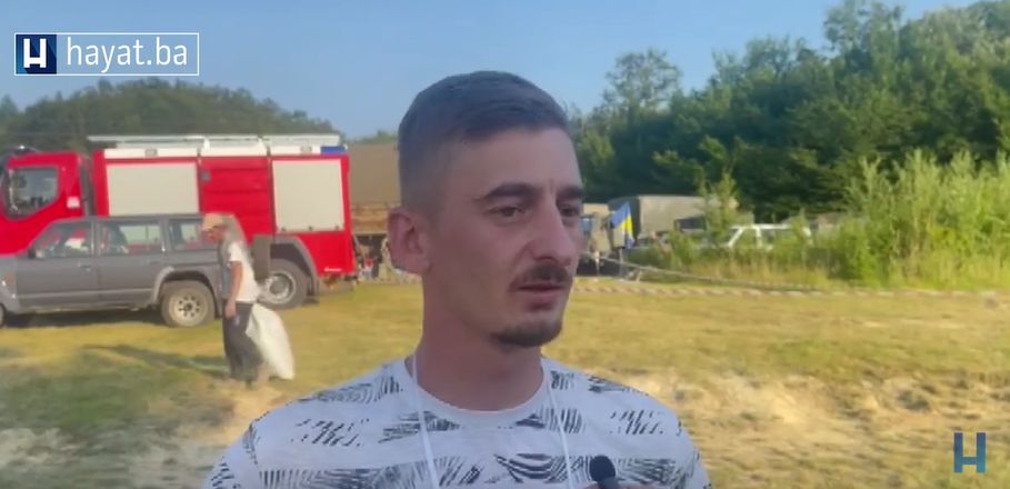 Svakako da se ne sjeća onoga što se dešavalo, ali sve što je kasnije čuo prije svih od roditelja, ledi krv u žilama