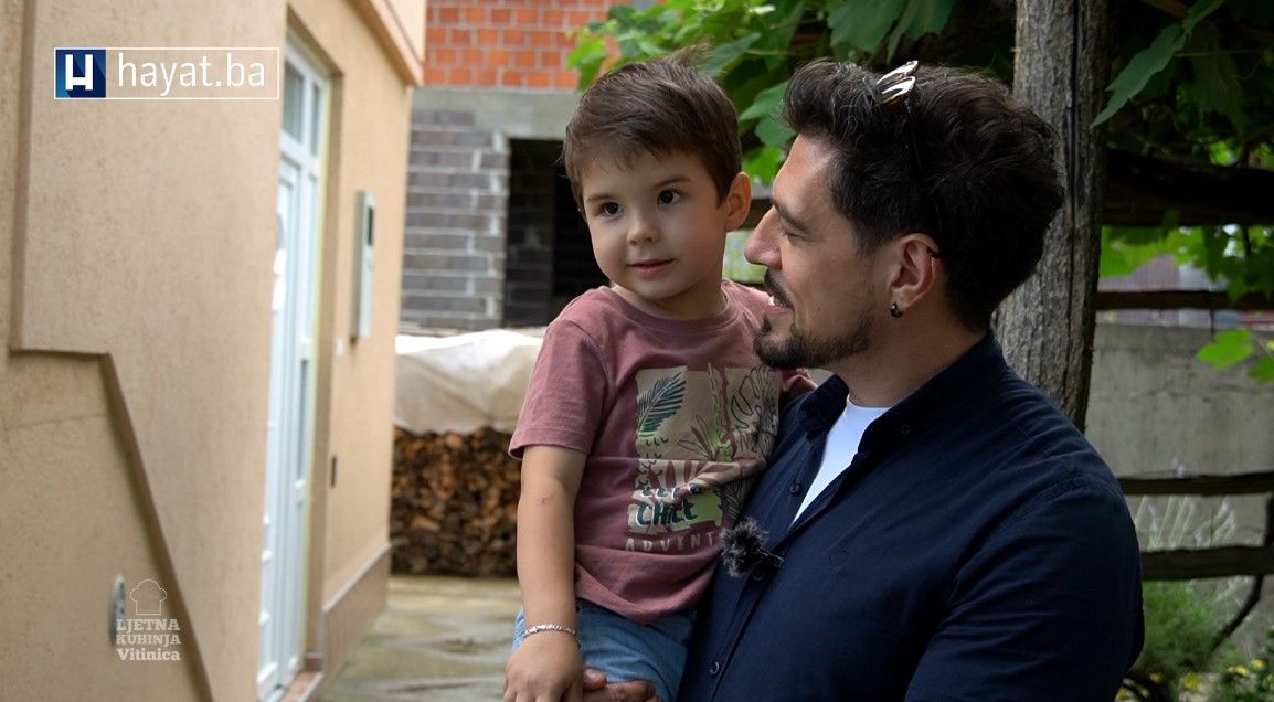 Nije se nadao da će show ukrasti jedan mali, preslatki dječačić po imenu Emir, koji je dotrčao i pitao ga da i on kuha sa njim. 