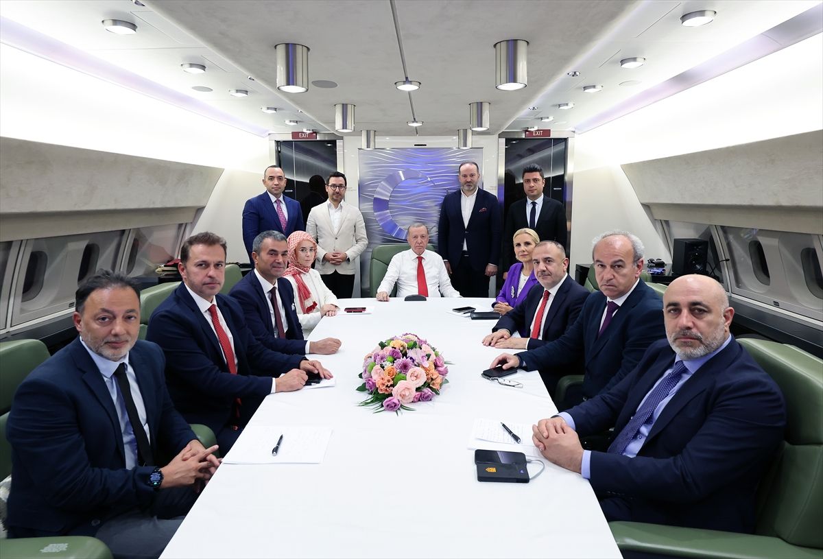 Erdogan se kratko osvrnuo i na nedavnu odluku UEFA-e da suspendira turskog defanzivca Meriha Demirala zbog gestikulacije "sivog vuka"