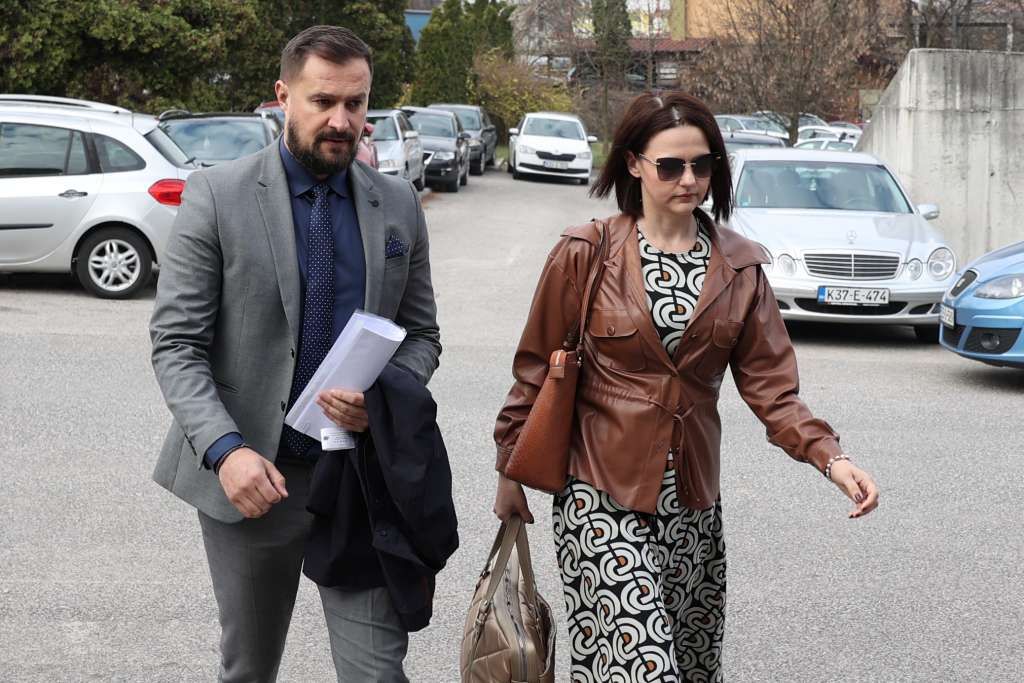 Riječ je o članu 383. Krivičnog zakona, kojim se tretira zloupotreba položaja ili ovlaštenja