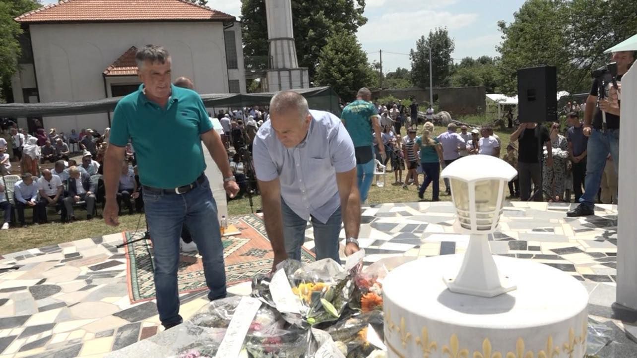 Tokom čitavog perioda rata poginulo je ili ubijeno 509 Nevesinjaca, od toga 41 dijete. 119 osoba još nije pronađeno.