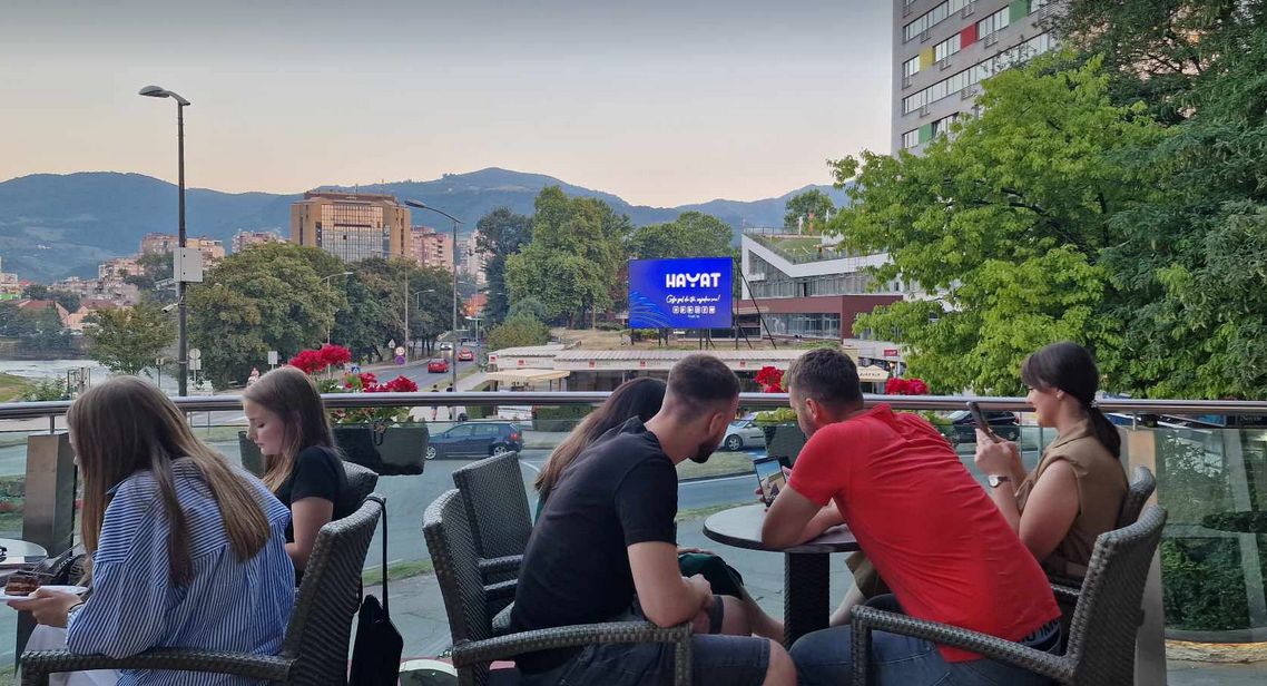 Svaki trenutak proveden uz Hayat TV je poseban, a zahvaljujući bogatom programu, gledatelji imaju priliku uživati u kvalitetnom sadržaju koji obogaćuje njihove živote